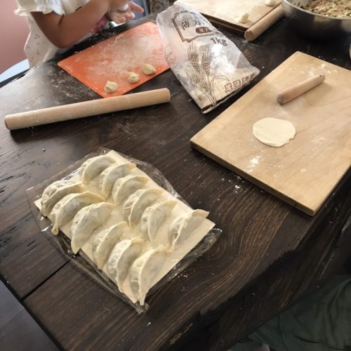 休日は朝から餃子つくり